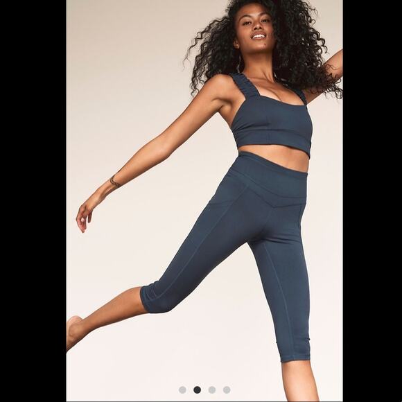 FREE PEOPLE MOVEMENT Blue Capri Crop Athletic Workout Yoga Leggings Size Small - Picture 1 of 12